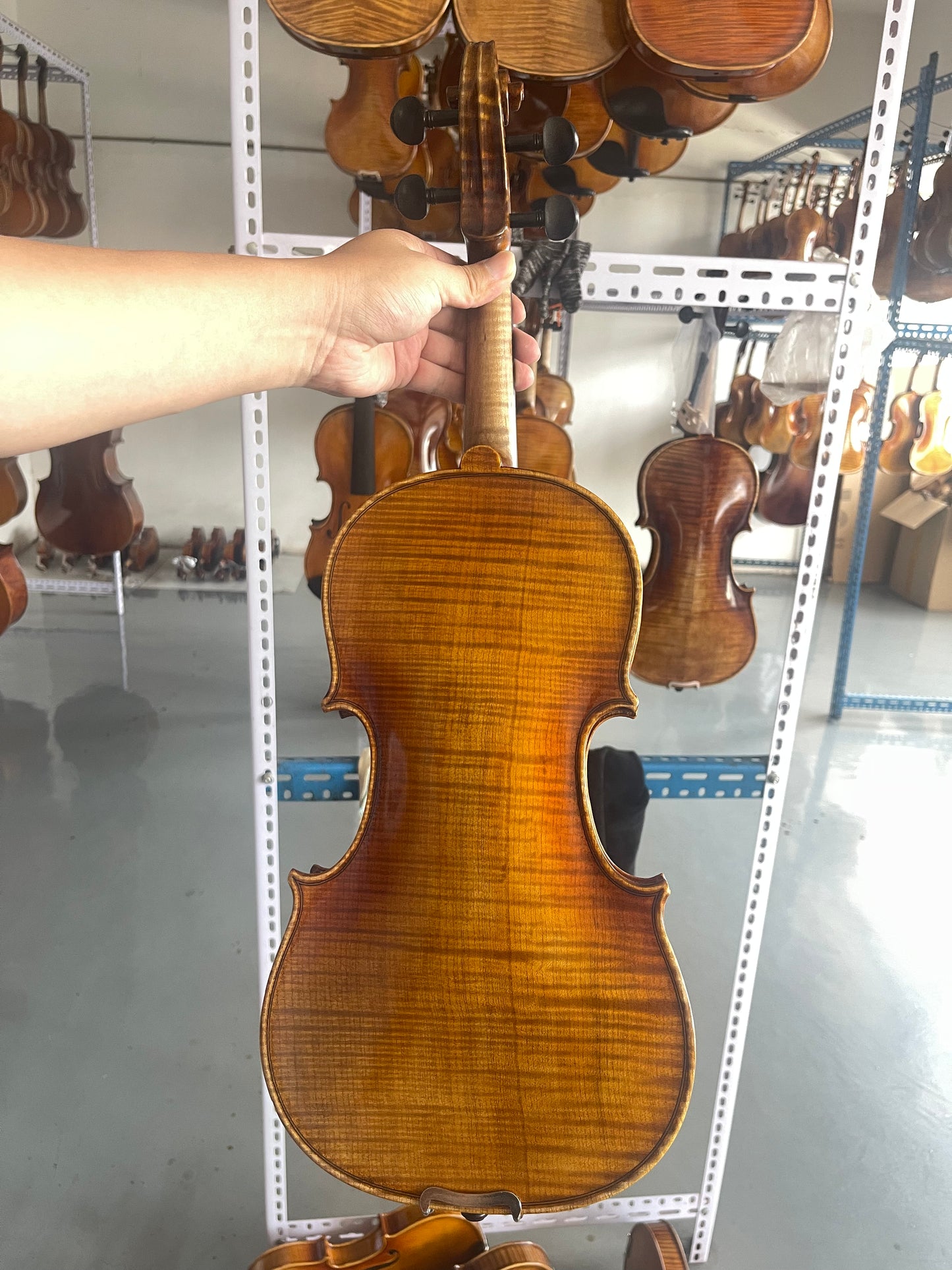high quality 4/4 handmade violin spruce one piece maple back strings bridge case bright 6-18-8 sound