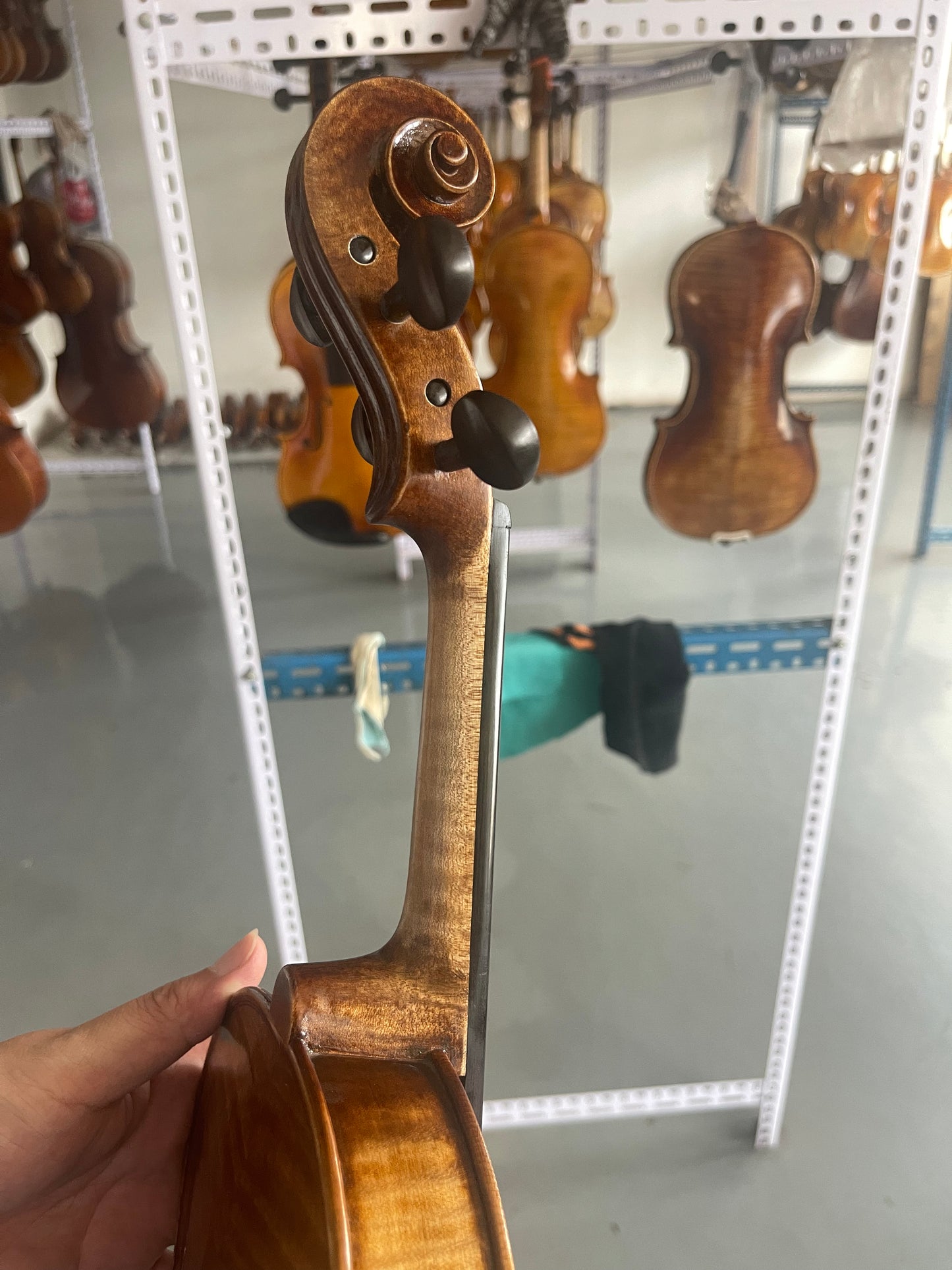 Quality 4/4 hanmade violin sweet sound solid spruce and maple strings bridge