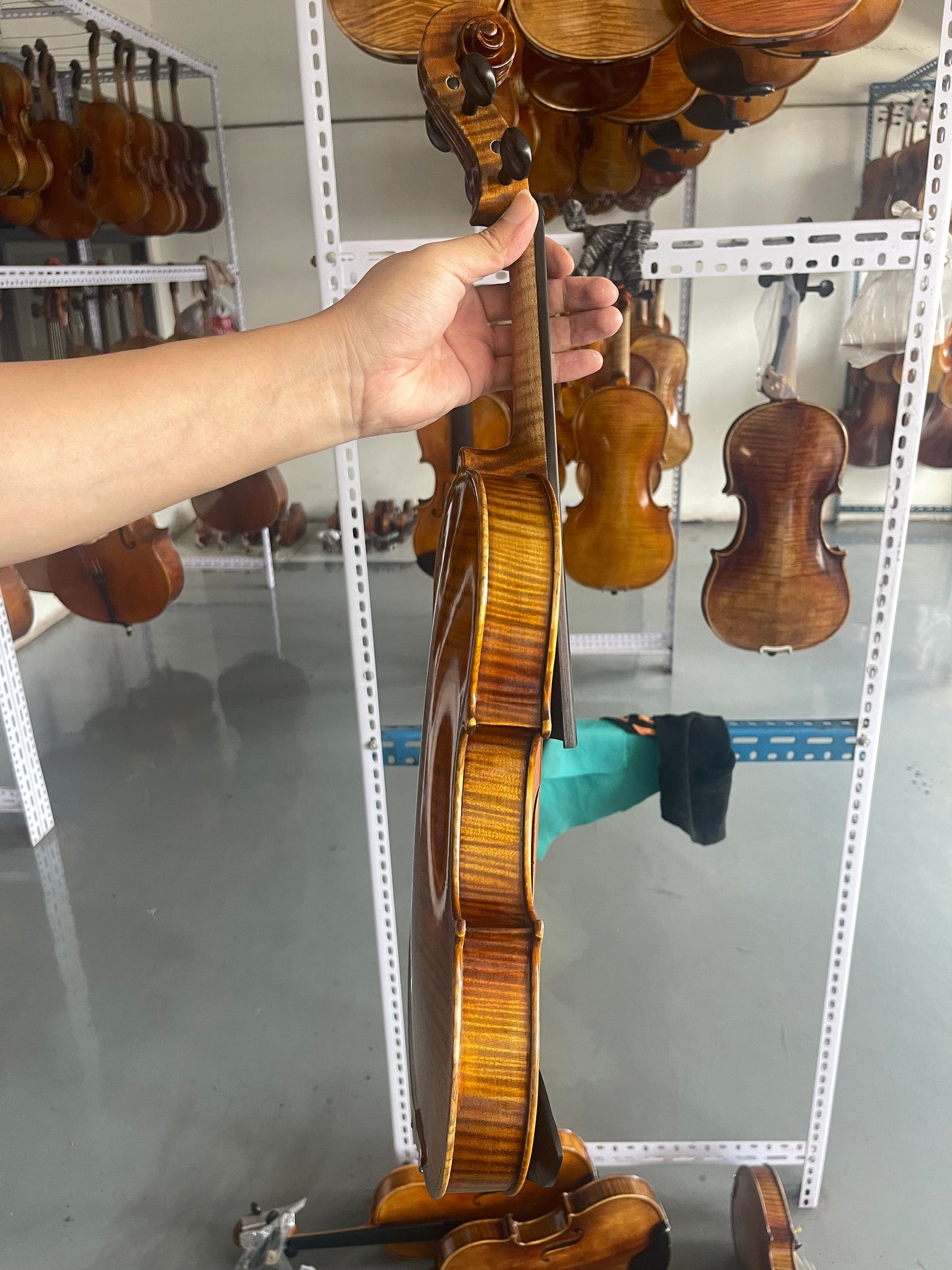 high quality 4/4 handmade violin spruce one piece maple back strings bridge case bright 6-18-8 sound