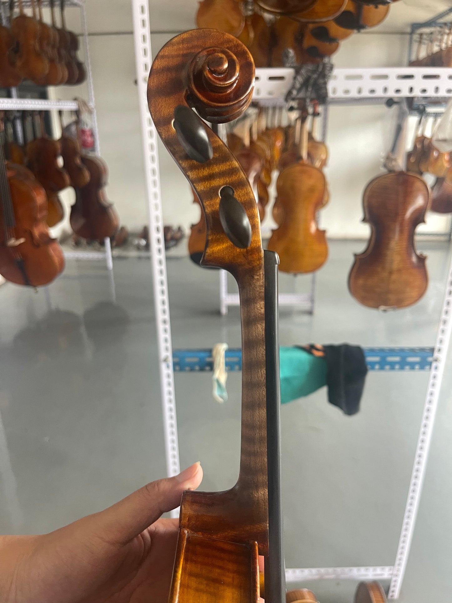 high quality 4/4 handmade violin spruce one piece maple back strings bridge case bright 6-18-8 sound