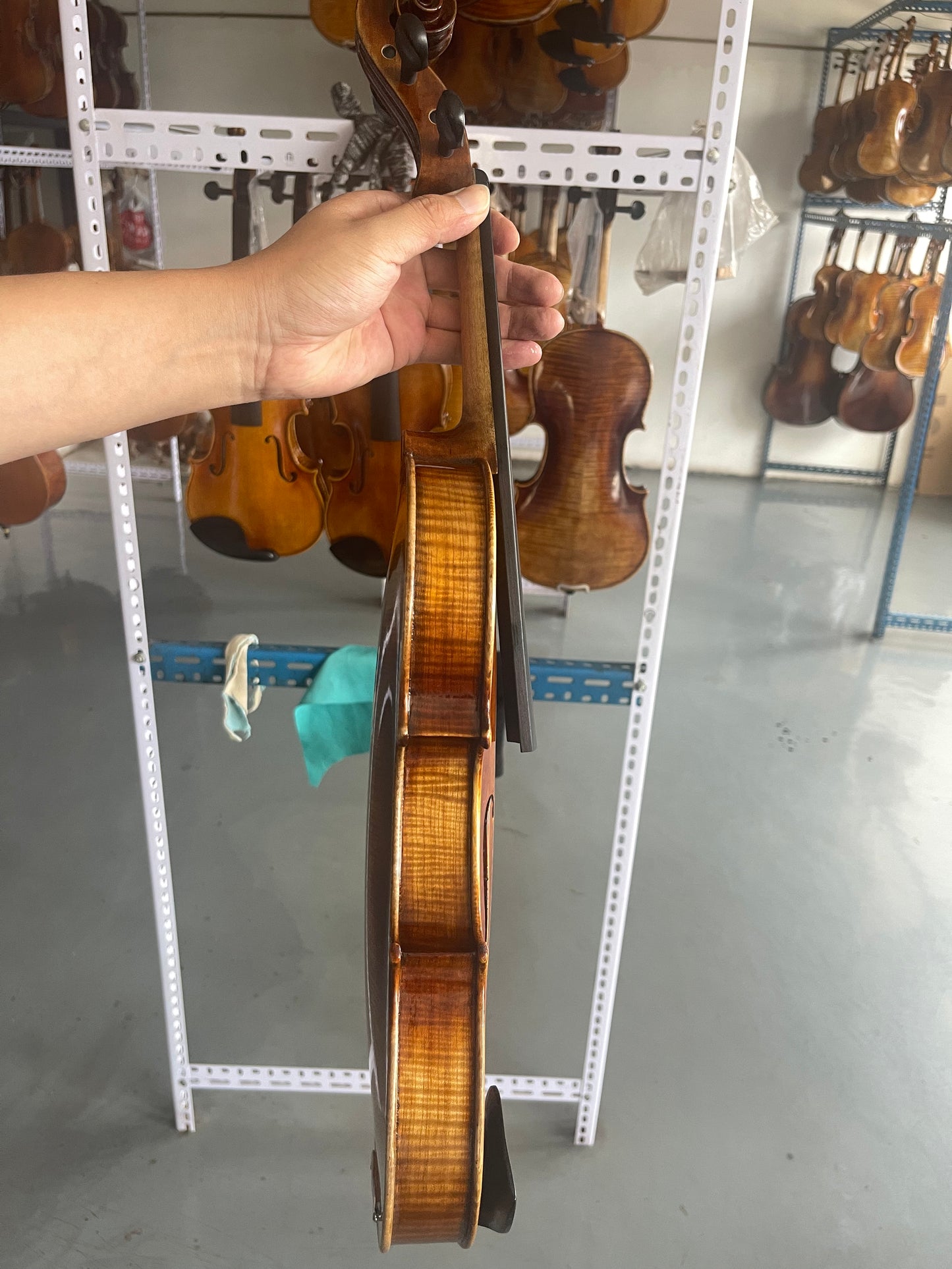 Fine 4/4 hanmade violin solid spruce and maple ready to play strings bridge sweet sound